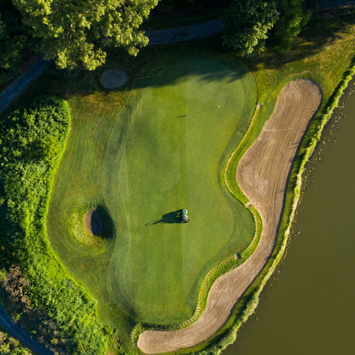 A birdseye view of a golf course