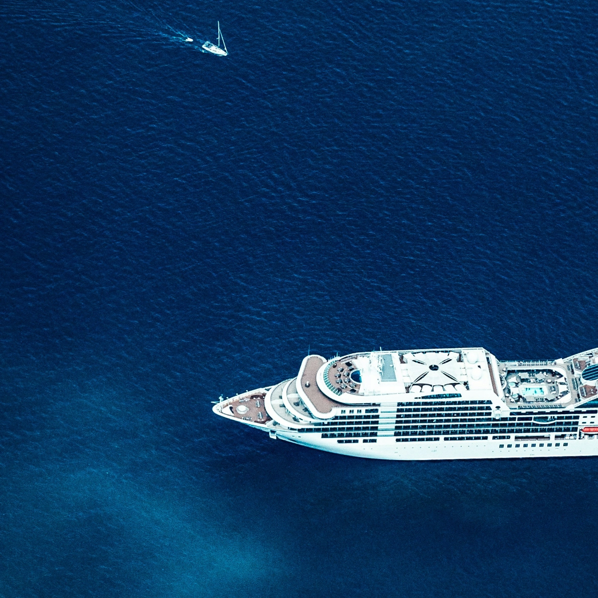 A birdeye view of a cruise ship sailing in the sea